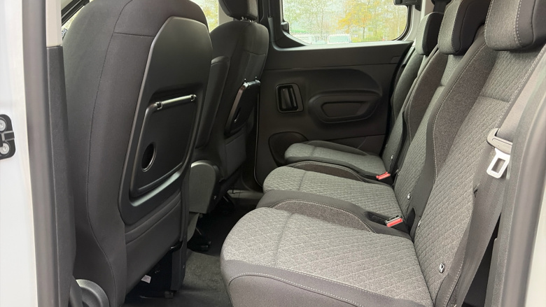 Vauxhall Combo Life 100kW Design XL 52kWh 5dr Auto [7 Seat] Electric Estate